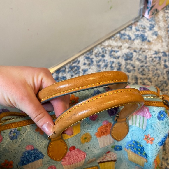 Dooney & bourke limited edition cupcake purse - Picture 4 of 8